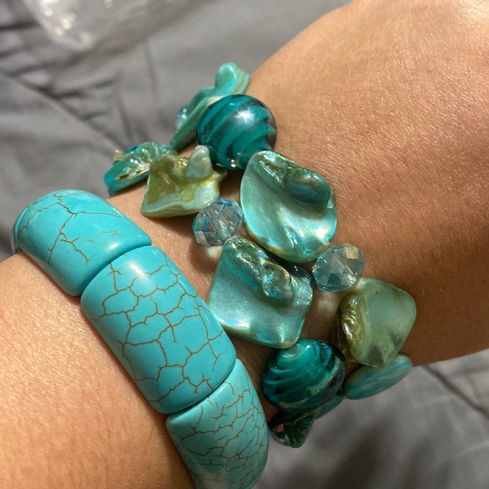 Who loves teal beaded bracelets? (3) qty